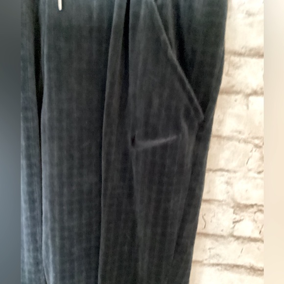 Nike black Velour Highwaisted jogger pant - Picture 7 of 8